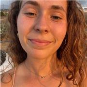 Estoy una persona muy sociable y activa, me gusta moverme y hacer actividades entonces puedo ayudar niños con gusto